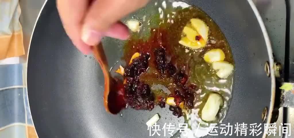 干煸青椒的做法，鲜嫩爽脆干香味美，特殊时期吃上几天都不腻