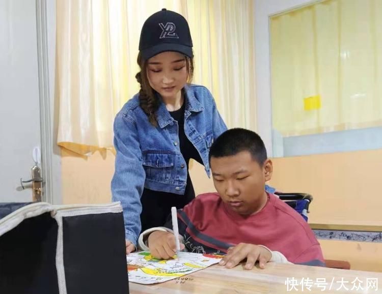 孩子|18年陪伴，撑起脑瘫孩子读书梦