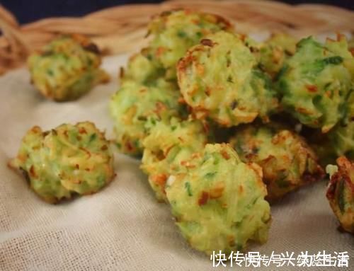 炸萝卜丸子|炸萝卜丸子，记住“1腌2拌3炸”技巧，不加一滴水，丸子放凉也脆