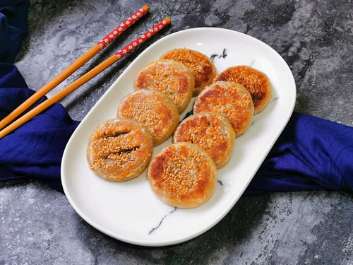  做豆沙饼一点儿不难，1张手抓饼做4个，外焦里嫩口口香甜