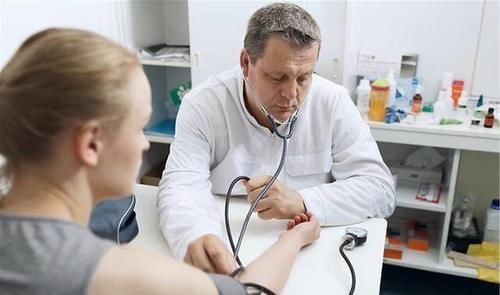 长期服用降压药,牢记4个原则,血压稳定不升高