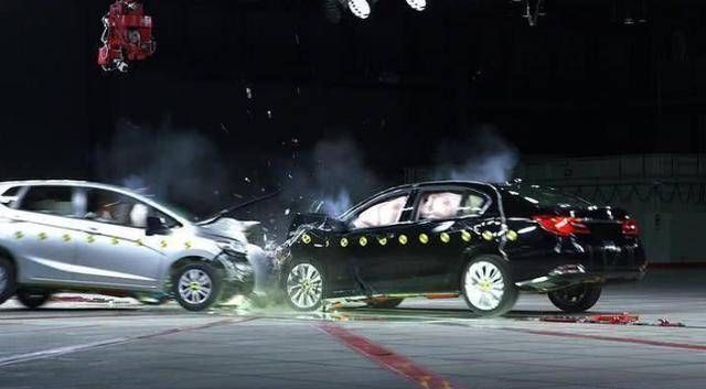 光的速度那么快,为什么撞向人不会产生撞击力这里告诉你原因