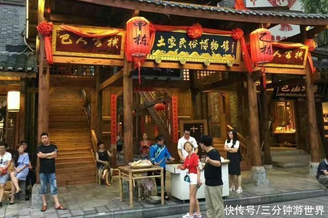 湖北大名鼎鼎的“天下第一女儿城”，却是座人造古城，你能接受吗