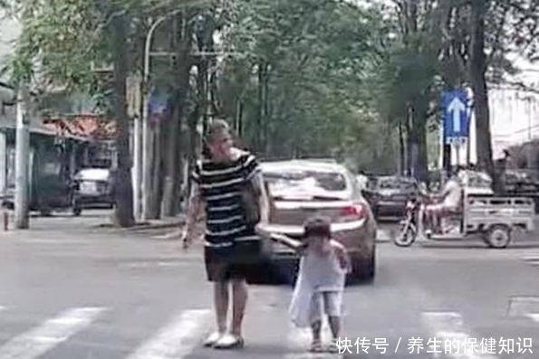 素质的养成不是一天半天的事，看这几位妈妈，真是教子有方！