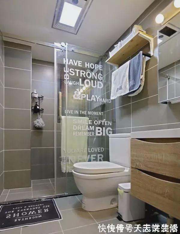 主卧室|55㎡的小户型竟然一点也不挤,主卧室还有个大衣帽间!