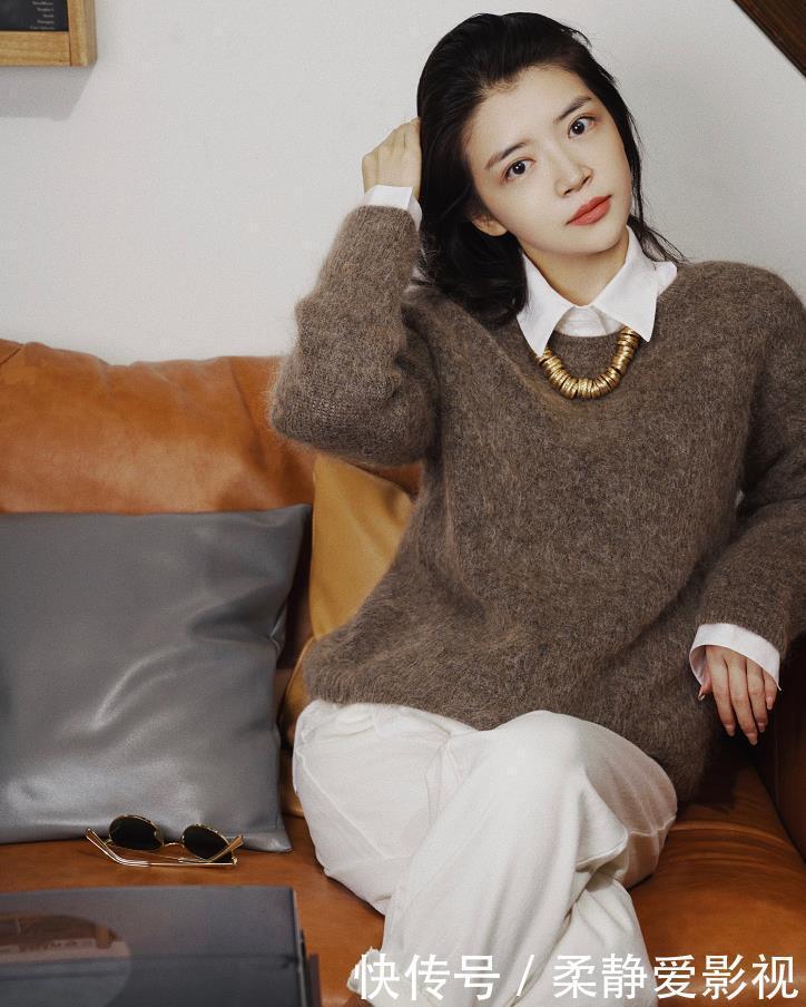 秋天最好别单穿毛衣,跟着三木学学“叠穿法”,时髦高级又洋气