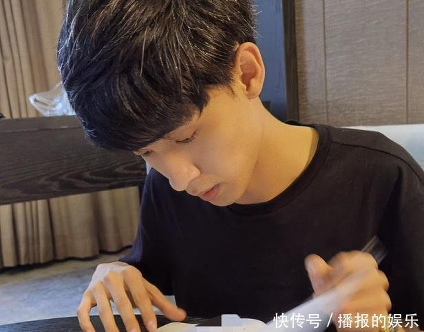 《德云斗笑社2》即将来袭，看到播出时间后，学生党表示等不起了