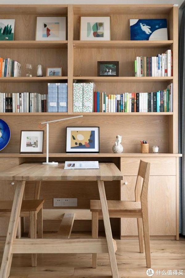 次卧书房|再买房，我一定学他家坚持去电视墙化，卧室书房合二为一，太实用了