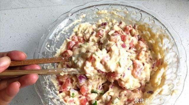 1个西红柿半个洋葱,教你8分钟搞定早餐饼,比披萨好吃,孩子都爱