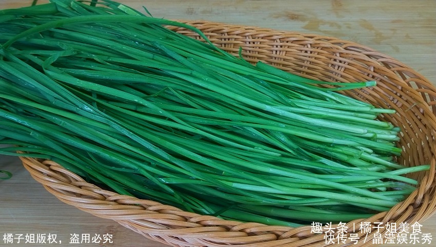  饺子|韭菜和面粉放一起，不煮面片不包饺子，一顿做了30个，上桌扫光