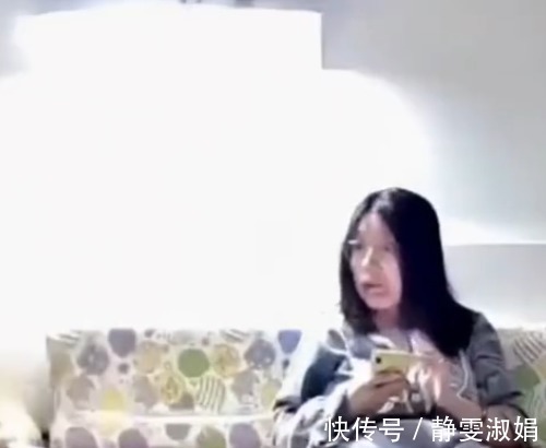 人生|亲爸在逗女儿,没想到娃站起来走出了人生的第一步,妈妈表情亮了