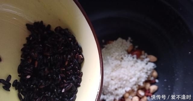 碱性食物|老中医告诉你，这种碱性食物常吃，补血益气，女性要多吃