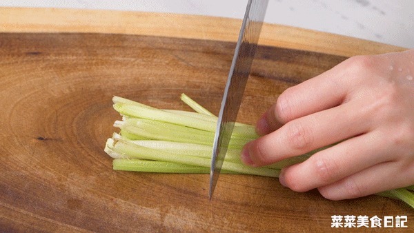 10分钟搞定！这面随手一炒太绝了，香到邻居来敲门