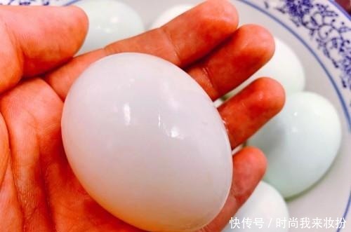 腌制鸭蛋时|2种正宗咸鸭蛋的商用配方,用料都精确到克,保证各个流油还不咸