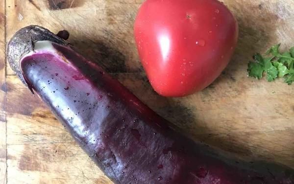 1个茄子,1个西红柿,我家一周吃3次,超级香,给红烧肉都不换