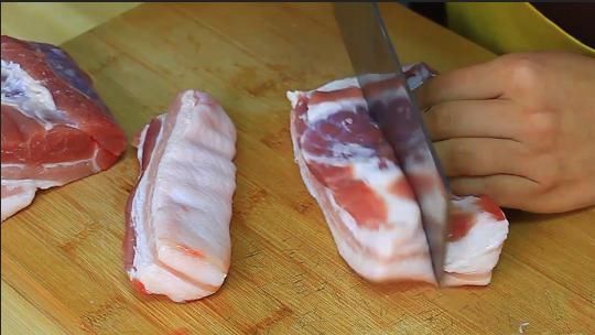 饭店的红烧肉为啥好吃?原来做法有讲究,掌握3个关键,肉香不腻