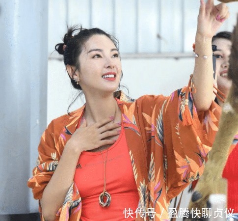 热度|卖力的搞笑有何用？谢娜被张雨绮取代后，快本热度比以往更高了