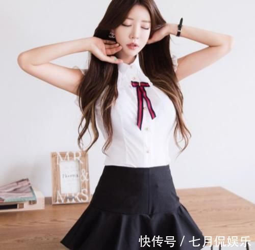 美女|美女模特：小巧的裤裙，才能展现气质女神，充分展现魅力姿态