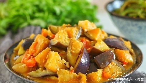 炒熟|我烧茄子从来不油炸,只需多一步,茄子吸油少,炒熟也不变黑