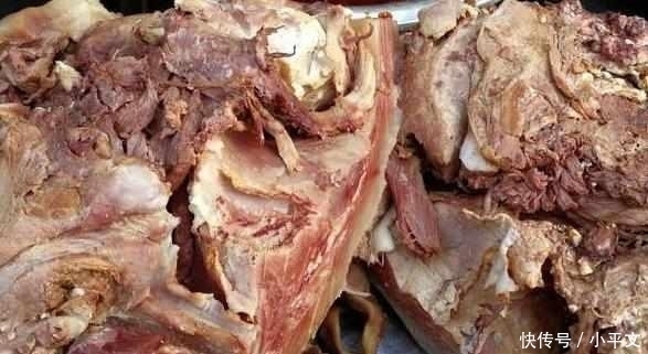 全是|大伯卖“良心牛肉”,30一斤,顾客抢着买,邻摊:买的全是傻子