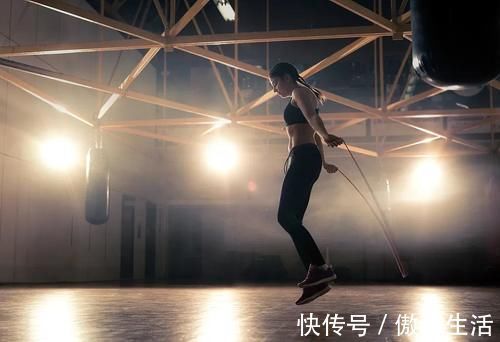 延迟性肌肉酸痛|每天跑步一小时,力量训练一个小时,少油少盐,三个月会瘦多少?