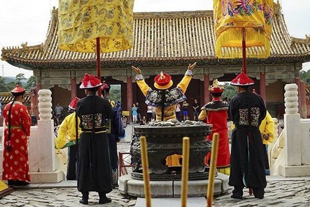 千年古墓被大蛇守护没人敢靠近,专家冒险前去揭开答案