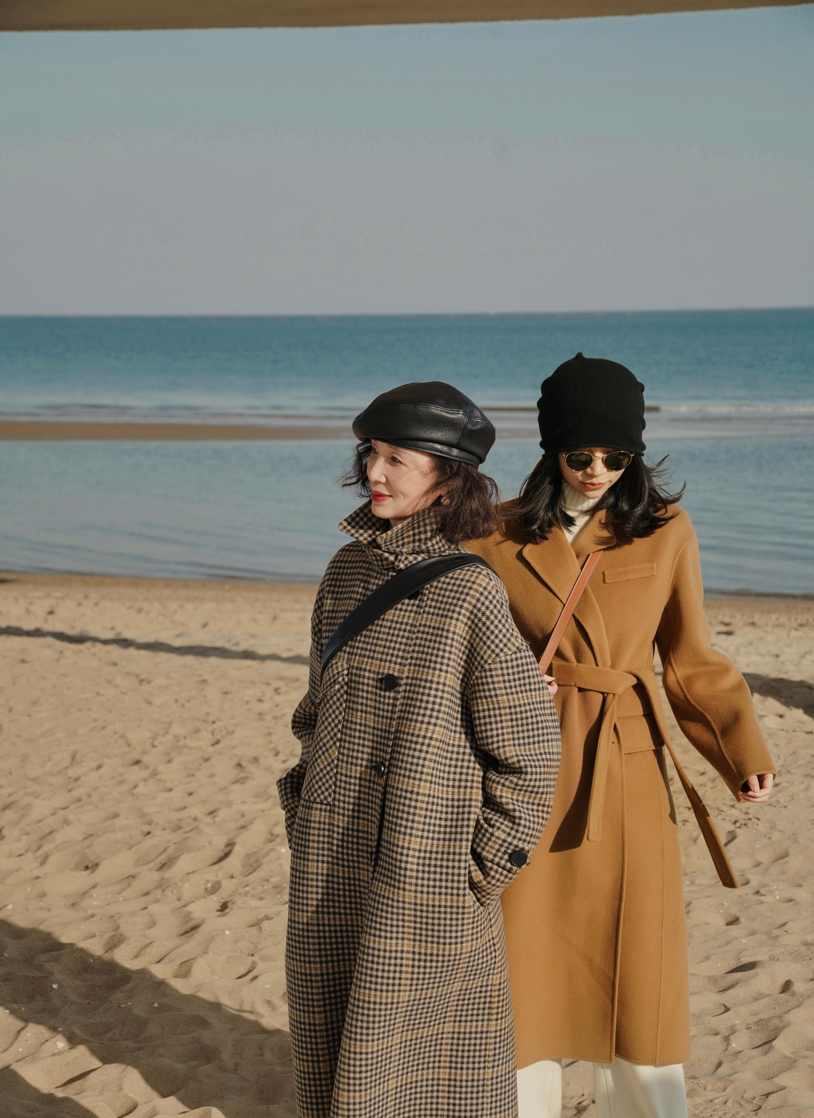 减龄 母女穿搭这样穿似姐妹花,高级时尚又减龄,不再有年龄代沟