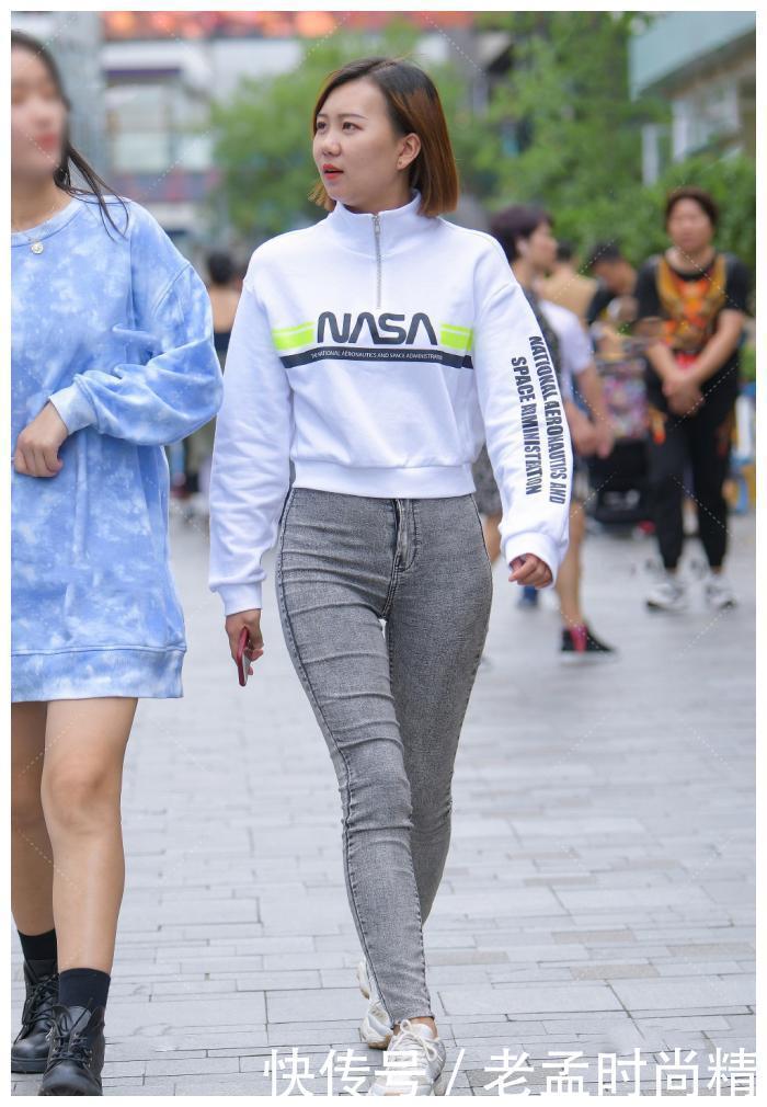 组合|街拍:偏爱休闲运动风, 牛仔裤和卫衣的搭配组合, 大方舒适值得一试