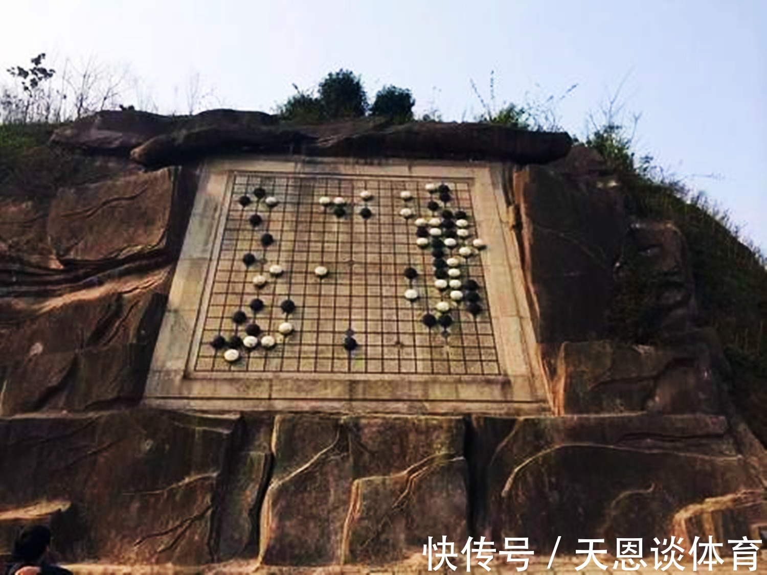 丐帮!天龙八部后期,虚竹究竟活了多少岁,为何倚天中还有他的影子?