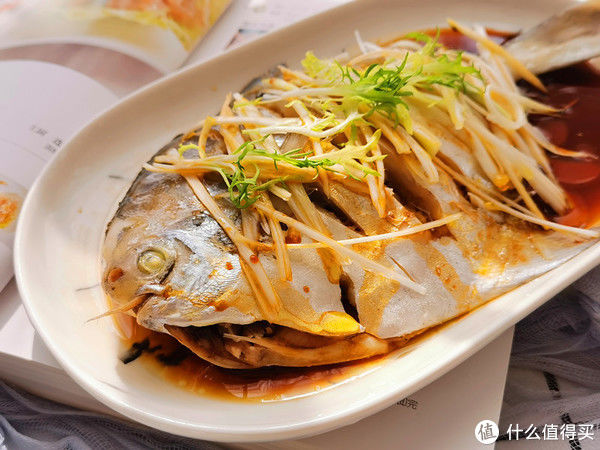 银鲳|清蒸鲳鱼在家做，鱼肉口感滑嫩没腥味，做法简单