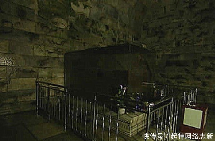 同治|慈安太后给慈禧一封信,慈禧看后脸色大变,差点吓晕过去