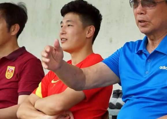 言论|凌晨5点!上海媒体曝出争议言论:中国足球成大笑话,球迷质疑声一片