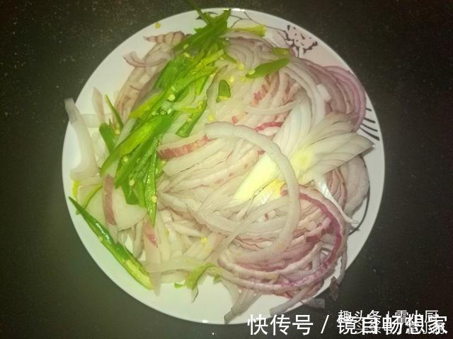 洋葱|这个菜一斤不到两块钱，一个能炒一大盘，常吃还能保护血管！