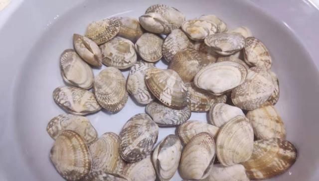 这一定是花甲最简单的做法，没有之一肉嫩汤鲜，咋吃都不够