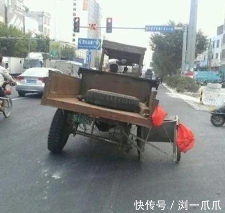 |搞笑GIF:喜欢上一个妹子,但是不知道她在练什么功夫