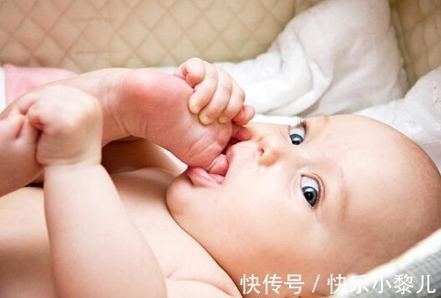 不适感|小婴儿对“吃手”情有独钟,家长需要制止吗?要根据情况来判断
