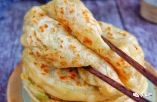 不用揉面也不用发面的馅饼,皮薄馅足,吃一口就上瘾