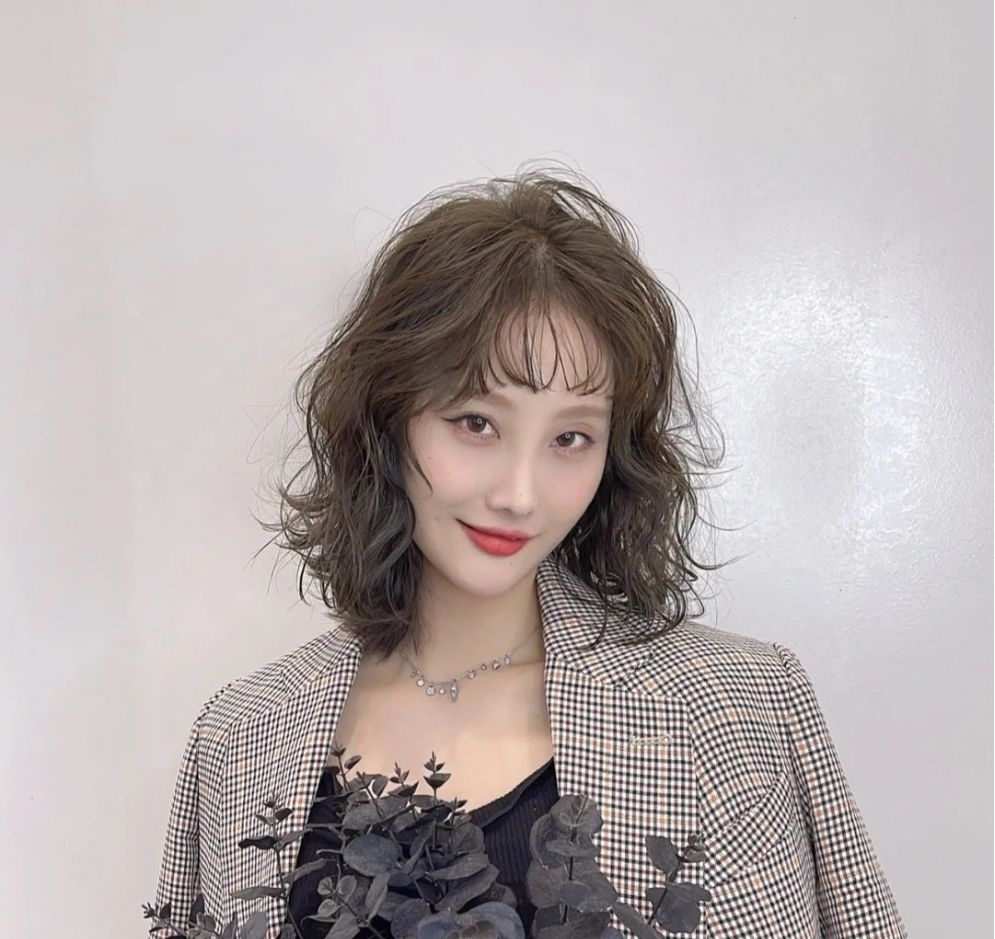 时尚 今年年底发型怎么剪?全头卷齐刘海狼尾发都不错,精选15款任你挑