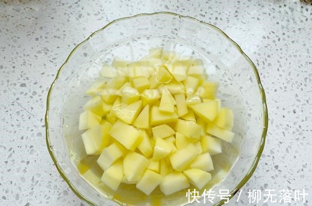 天冷了，就喜欢这种懒人盖浇饭，有菜有肉又有汤，拌米饭超香！