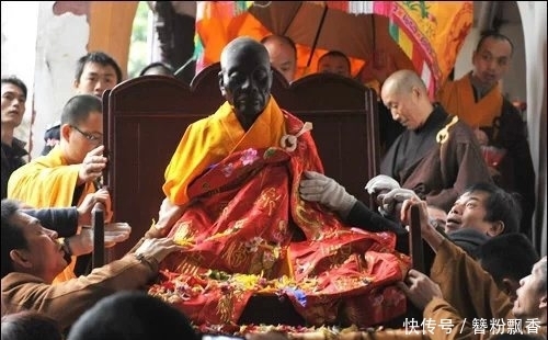 慧能出现|五祖弘忍为什么要夜里偷偷的将衣钵传给慧能,神秀当时处于什么地位?