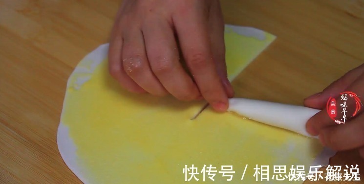 酥脆|烙油饼该用冷水还是开水？面点师教你正确做法，金黄酥脆，太香了