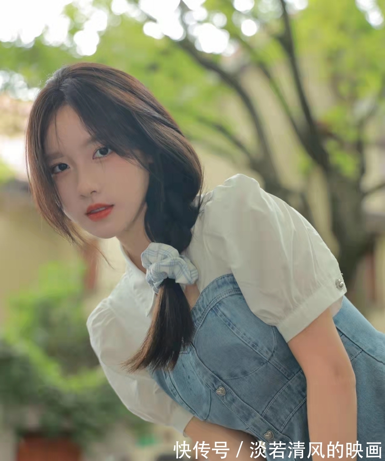 人间$风乍紧,鸟鸣切。挽天公抖擞人间铁,一回首,万花裂