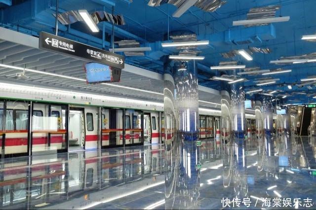 广州“巨无霸”火车站,斥资130亿修建,是天安门广场的30倍