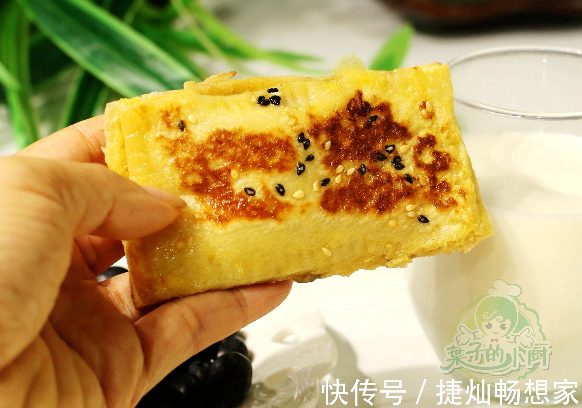 别总揉面做饼，太麻烦！教您完美拉丝早餐饼，面粉省了，糖也省了