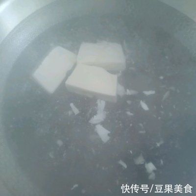 三分钟做好#福气年夜菜#草莓豆腐布丁，做饭太简单