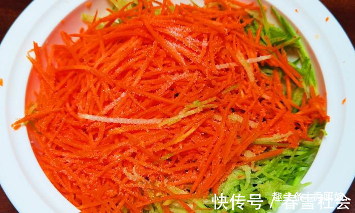 萝卜|炸萝卜丸子，最忌只加面粉 ，多加2样东西，外酥内软，凉了也不硬