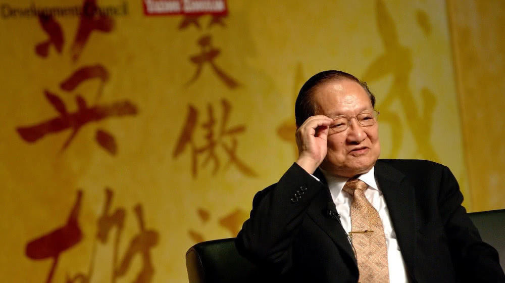 神雕侠侣|同样被点穴,同样是花容月貌,为何小龙女遭遇玷污,黄蓉却没事