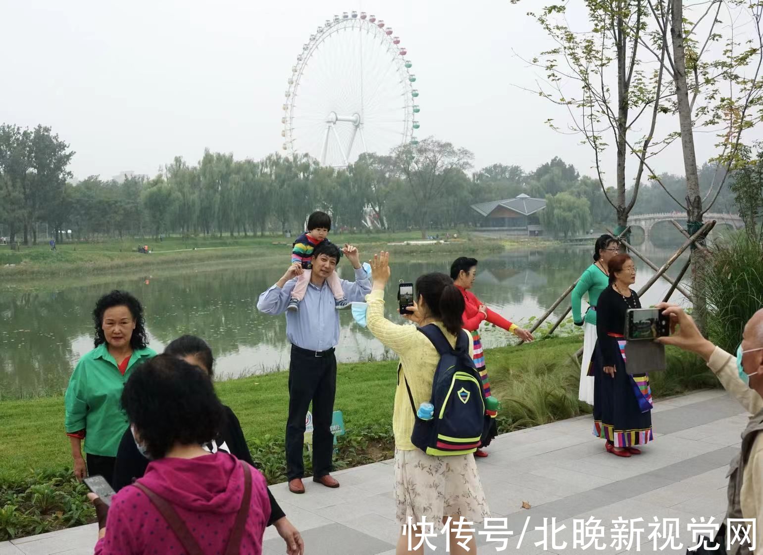 运营方|践踏变秃的草坪现已复原，龙潭中湖公园将另设轿厢景观