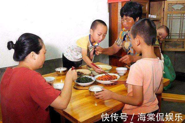 奶奶|孩子多大可以吃“大人饭”儿科医生符合3个条件就可以吃