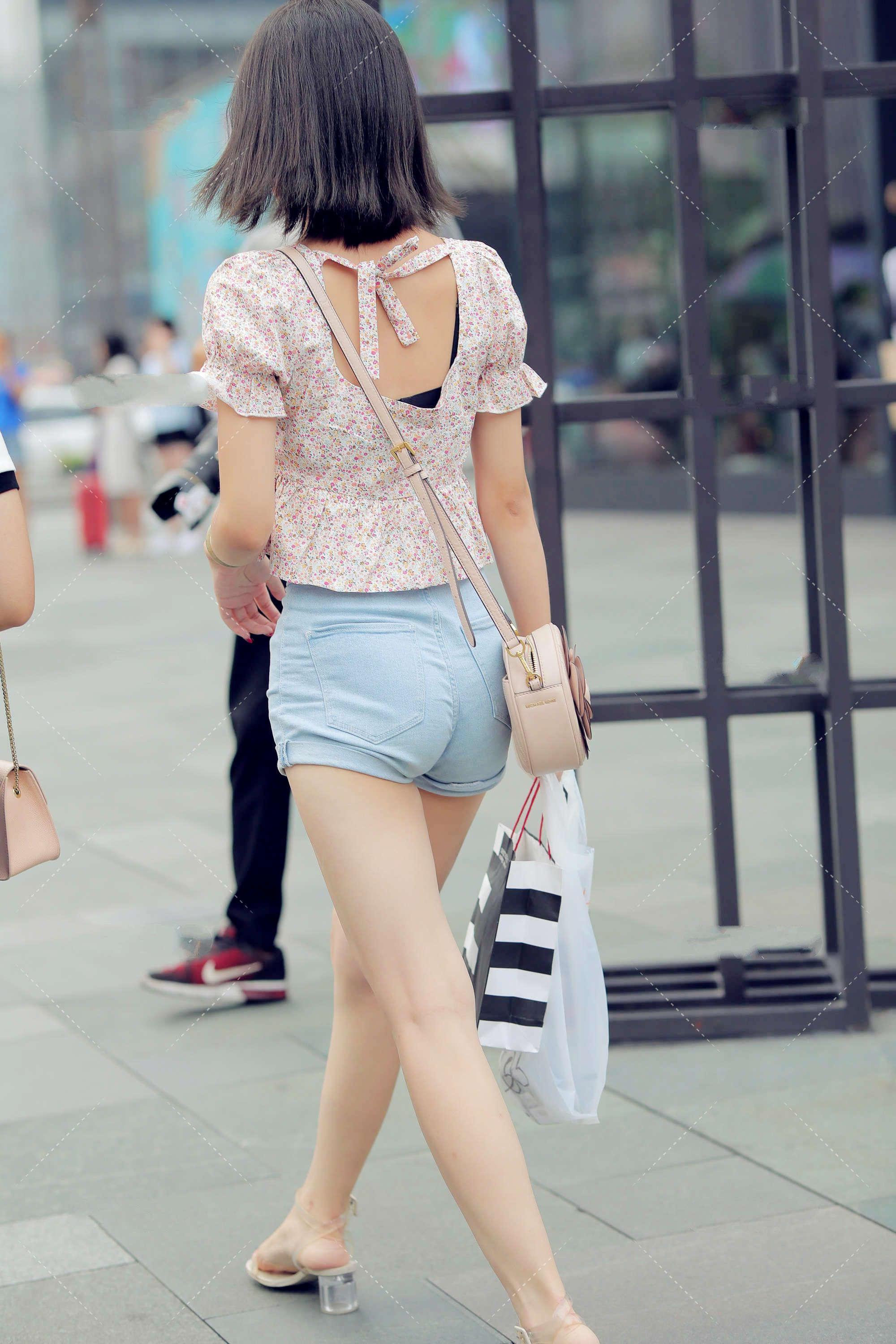 休闲|碎花上衣搭配, 气质休闲, 自信灵动